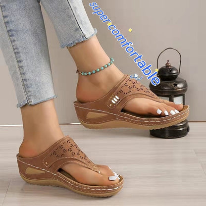 Sandales compensées à brides