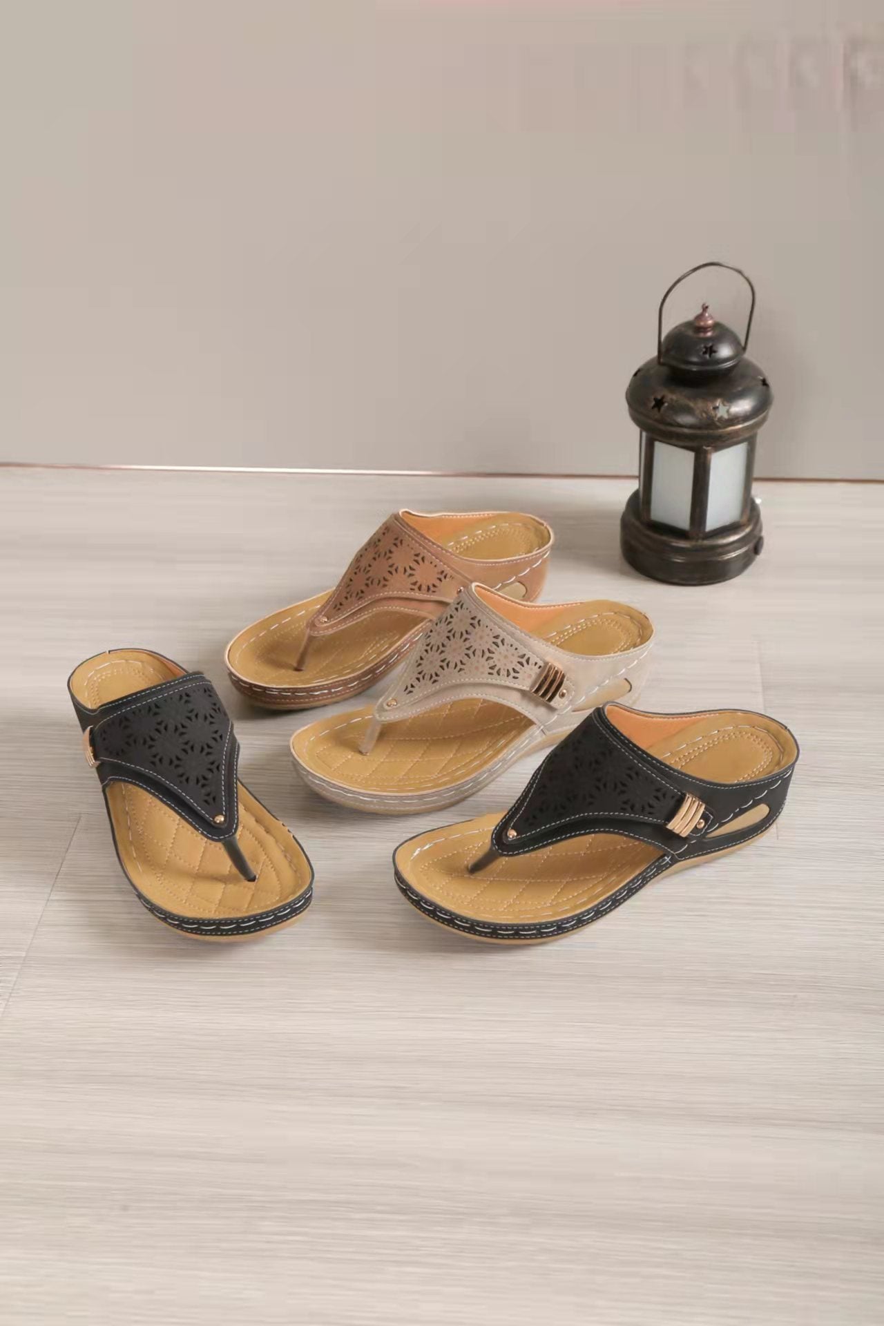 Sandales compensées à brides